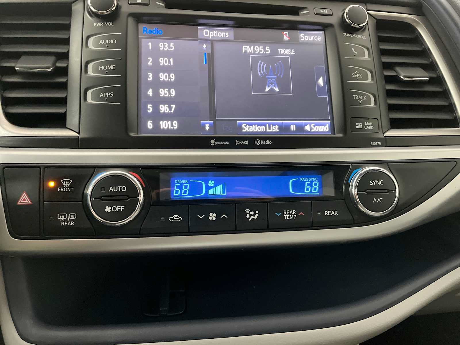 Used 2017 Toyota Highlander XLE AWD/4WD image 23
