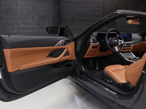 Used 2024 BMW M440i Convertible w/ Premium Package RWD image 36