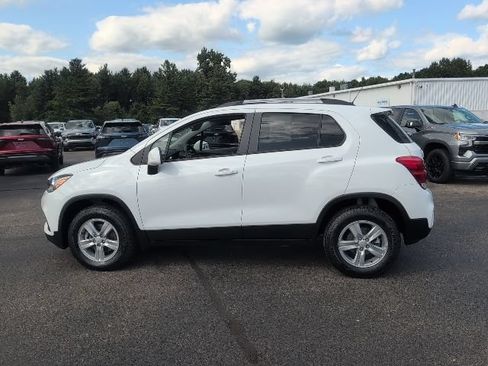 Used 2022 Chevrolet Trax LT w/ LT Convenience Package AWD/4WD image 4