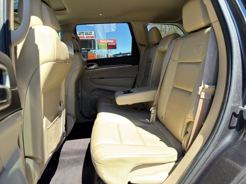Used 2017 Jeep Grand Cherokee Limited image 11