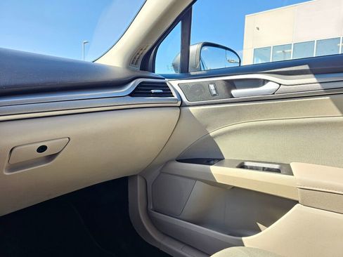 Used 2018 Ford Fusion SE image 26