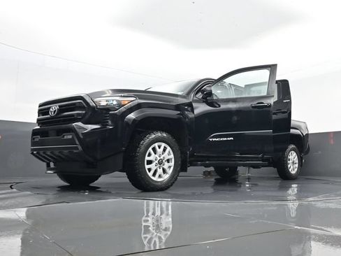 Used 2024 Toyota Tacoma SR5 AWD/4WD image 32