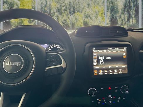 Used 2023 Jeep Renegade Altitude w/ Sun/Sound Group AWD/4WD image 15