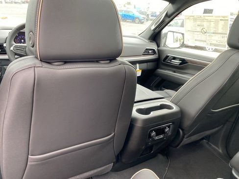 New 2025 Chevrolet Suburban Premier image 26