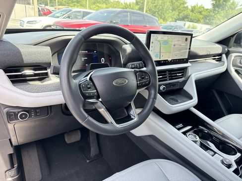 Used 2025 Ford Explorer Platinum w/ Ultimate Package AWD/4WD image 34