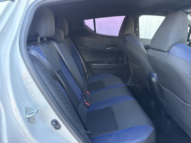 Used 2020 Toyota C-HR XLE FWD image 32