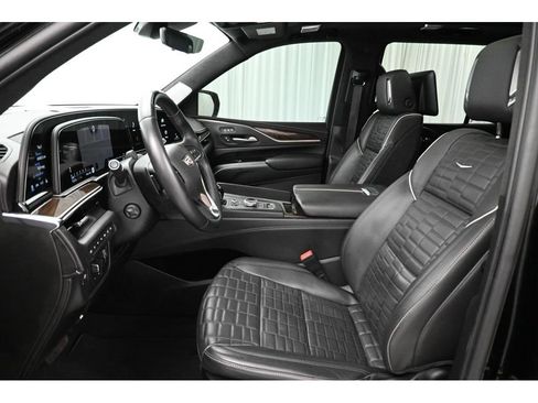 Used 2023 Cadillac Escalade Sport Platinum w/ LPO, ONYX Package AWD/4WD image 18