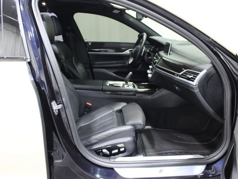 Used 2019 BMW 750i xDrive w/ M Sport Package AWD/4WD image 29