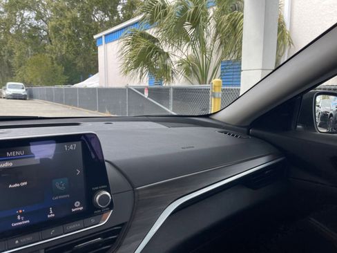 Used 2025 Nissan Altima 2.5 SV image 35