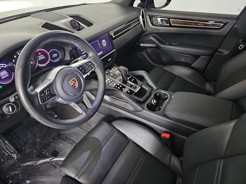 Used 2023 Porsche Cayenne w/ Premium Package AWD/4WD image 16