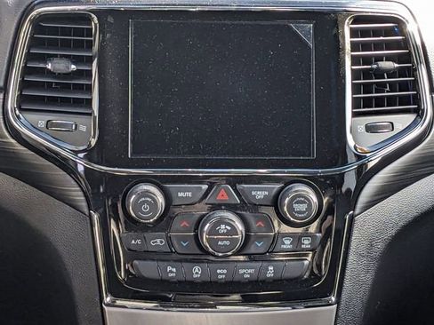 Certified 2022 Jeep Grand Cherokee Laredo X image 13