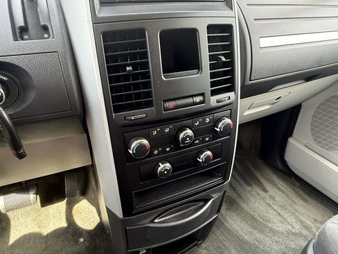 Used 2008 Dodge Grand Caravan SXT FWD image 19