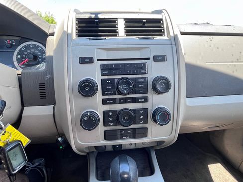 Used 2010 Ford Escape XLT AWD/4WD image 14