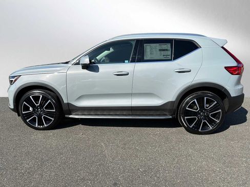 New 2025 Volvo XC40 B5 Ultra w/ Climate Package image 4