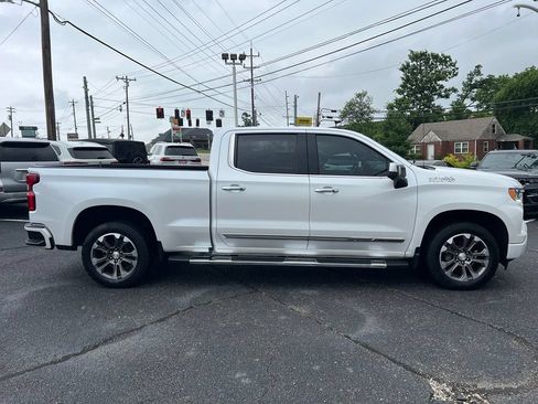 Used 2022 Chevrolet Silverado 1500 High Country w/ Technology Package AWD/4WD image 5