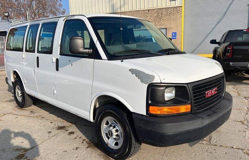 Used 2008 GMC Savana 2500 RWD image 3