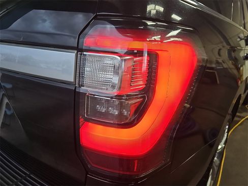 Used 2018 Ford Expedition Platinum image 34