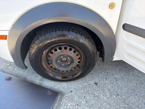 Used 2013 Ford Transit Connect XLT image 20