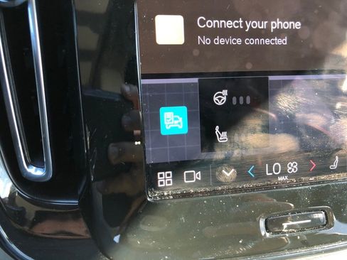 Used 2023 Volvo XC40 B5 Ultimate w/ Protection Package Premier image 28