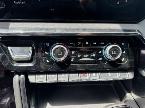 Certified 2023 GMC Sierra 1500 AT4 w/ Technology Package AWD/4WD image 19