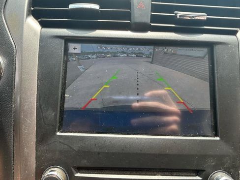 Used 2017 Ford Fusion SE w/ Fusion SE Technology Package FWD image 24