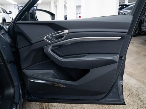 Used 2024 Audi Q8 e-tron Premium Plus image 24