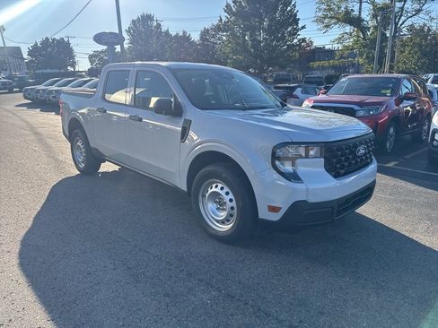 New 2025 Ford Maverick XL image 3