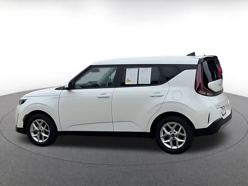 Used 2025 Kia Soul LX w/ LX Technology Package FWD image 10