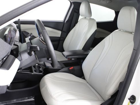 Used 2021 Ford Mustang Mach-E Premium image 18