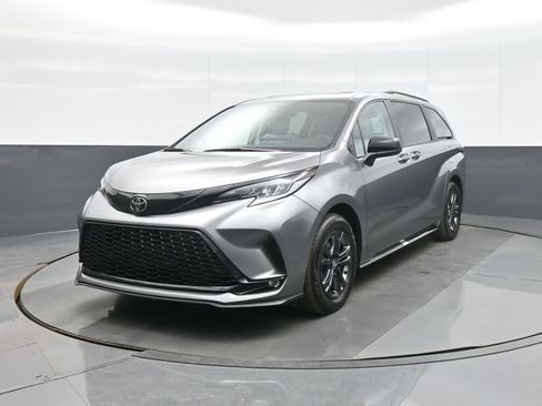 Certified 2026 Toyota Sienna XSE image 3