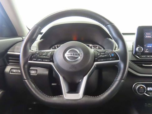 Used 2019 Nissan Altima 2.5 SV FWD image 9