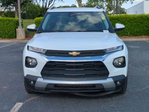 Certified 2021 Chevrolet TrailBlazer LT w/ Convenience Package FWD image 3