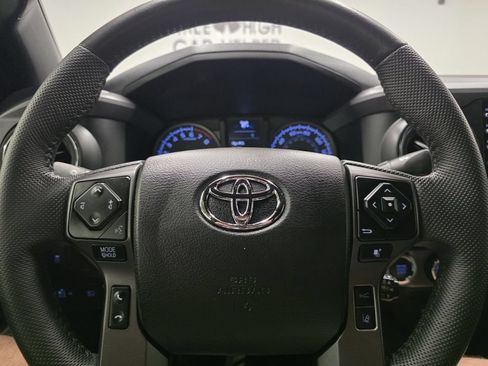 Used 2021 Toyota Tacoma TRD Off-Road w/ Technology Package AWD/4WD image 30
