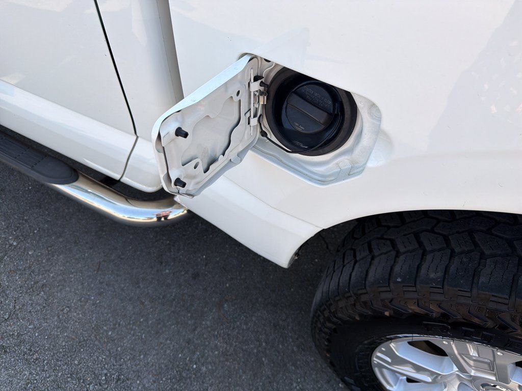 Used 2018 Nissan Titan SV AWD/4WD image 39