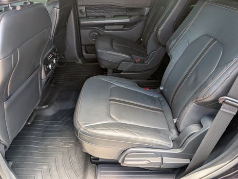 Used 2023 Ford Expedition Platinum AWD/4WD image 31