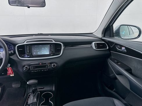 Used 2019 Kia Sorento LX image 21