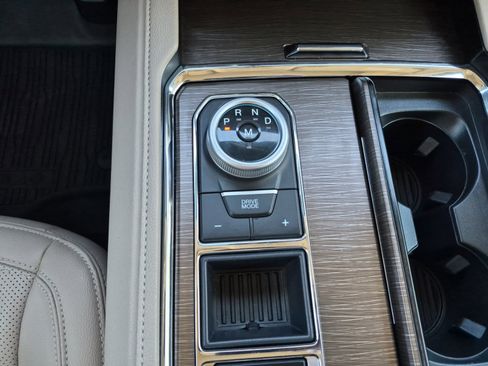 Used 2024 Ford Expedition Limited image 22