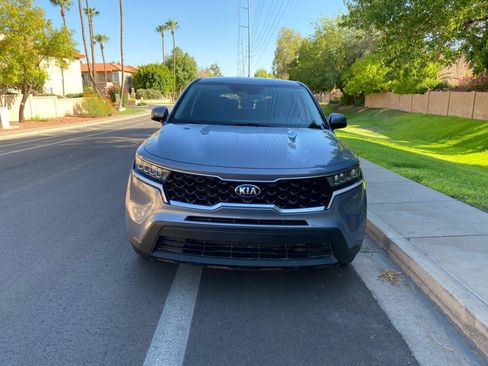 Used 2021 Kia Sorento LX FWD image 3