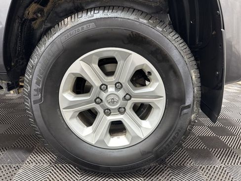 Used 2023 Toyota 4Runner SR5 AWD/4WD image 32