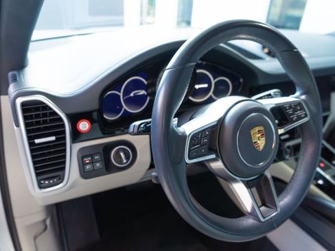 Used 2021 Porsche Cayenne E-Hybrid image 13