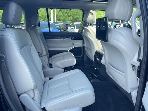 Used 2022 Jeep Wagoneer Series II w/ Convenience Group I AWD/4WD image 28