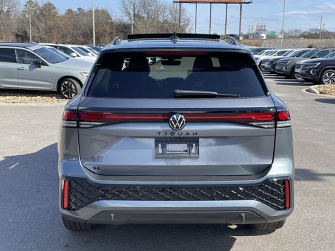 New 2026 Volkswagen Tiguan SE R-Line FWD image 6