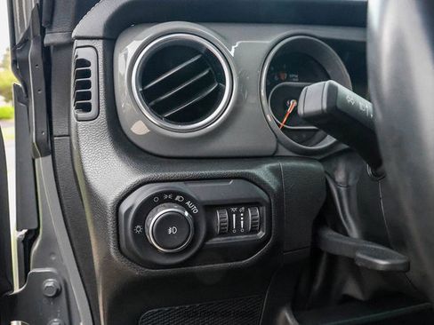 Used 2022 Jeep Wrangler Unlimited Sahara w/ Cold Weather Group AWD/4WD image 28