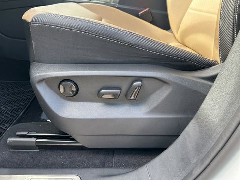 Used 2022 Volkswagen Atlas Cross Sport SE image 16