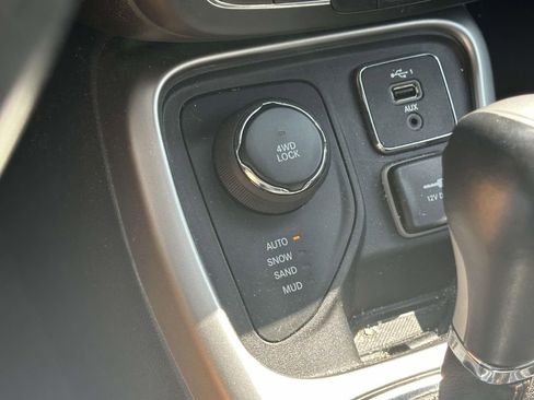 Used 2019 Jeep Compass Latitude w/ Cold Weather Group AWD/4WD image 26