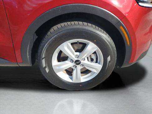 Certified 2023 Kia Sorento LX image 7