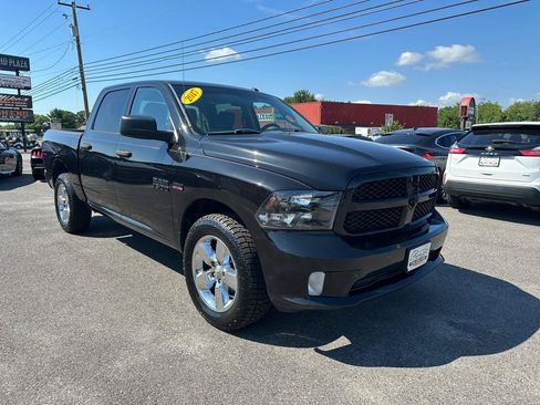 Used 2017 RAM 1500 Express w/ Black Ram 1500 Express Group AWD/4WD image 3