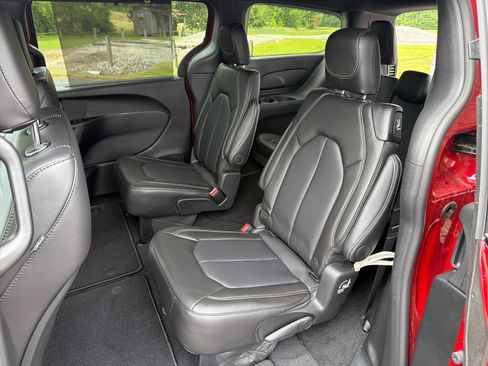 New 2026 Chrysler Pacifica Select FWD image 14