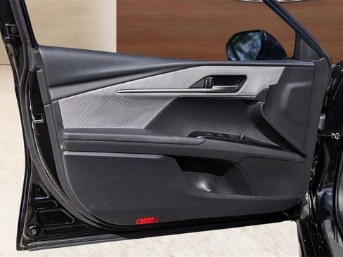 Used 2025 Toyota Camry SE image 24