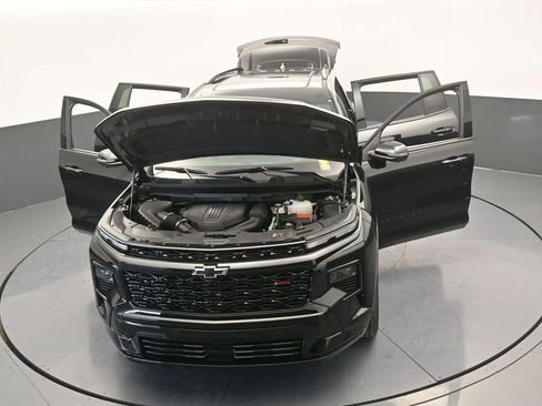 Used 2024 Chevrolet Traverse RS image 91